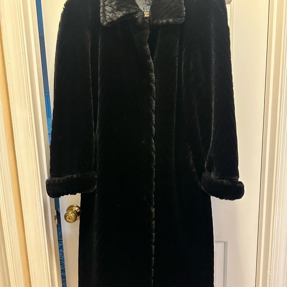 Gallery Elegant Black Teddy Coat